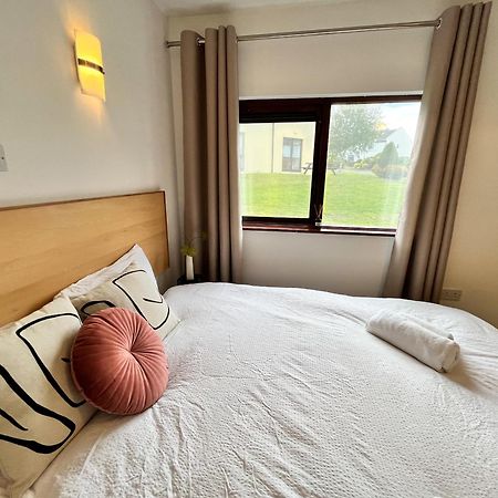 Sea Whispers - My Charming Costal Retreat In Йол Екстер'єр фото