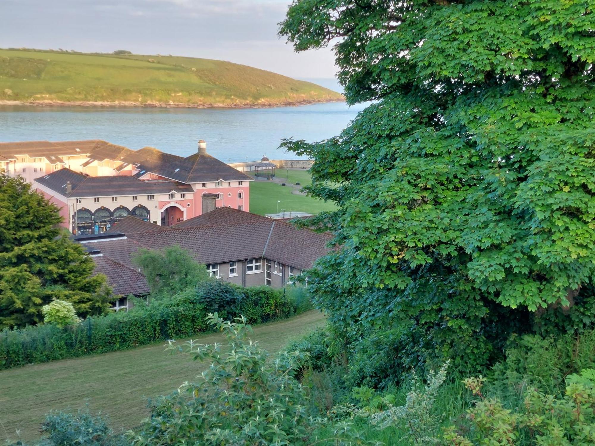 Sea Whispers - My Charming Costal Retreat In Йол Екстер'єр фото