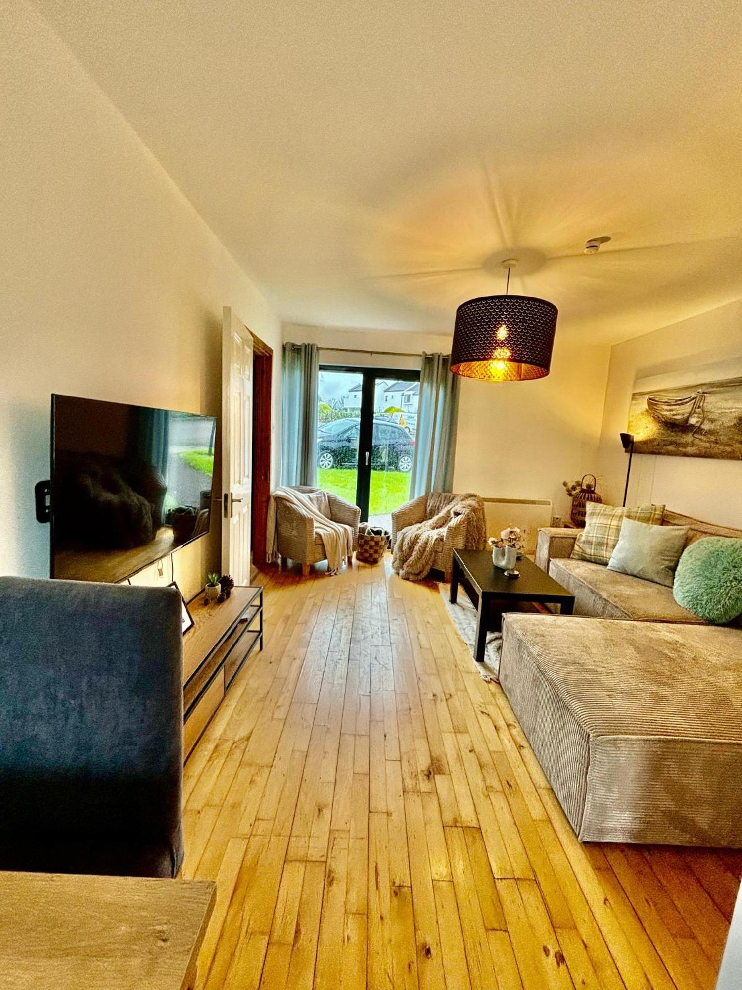 Sea Whispers - My Charming Costal Retreat In Йол Екстер'єр фото